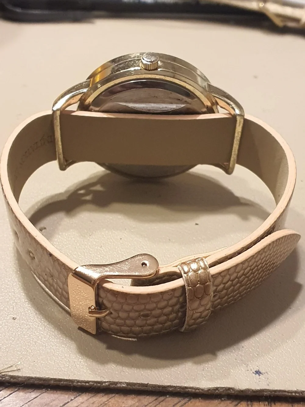 🦋10/$20🦋 Goldtone Rhinestone Leather Women's Watch